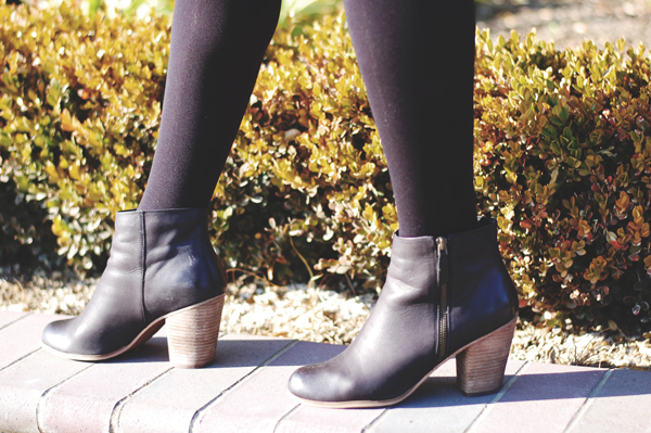 black ankle boots, ankle boots with heels, comfortable ankle boots, ankle booties, outfit for the holidays