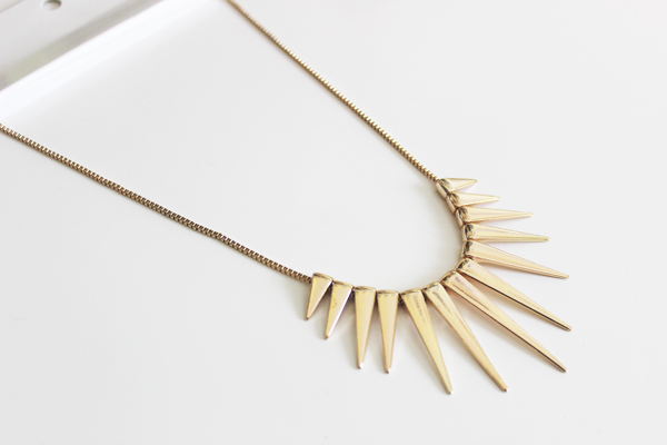 gold-spike-necklace