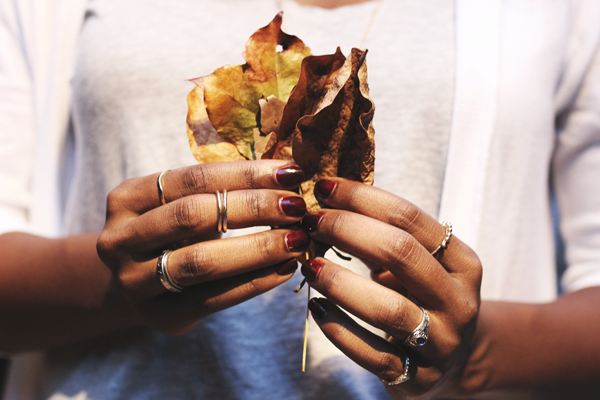fall nails, burgundy nails, leaves, fall leaves, dark nails