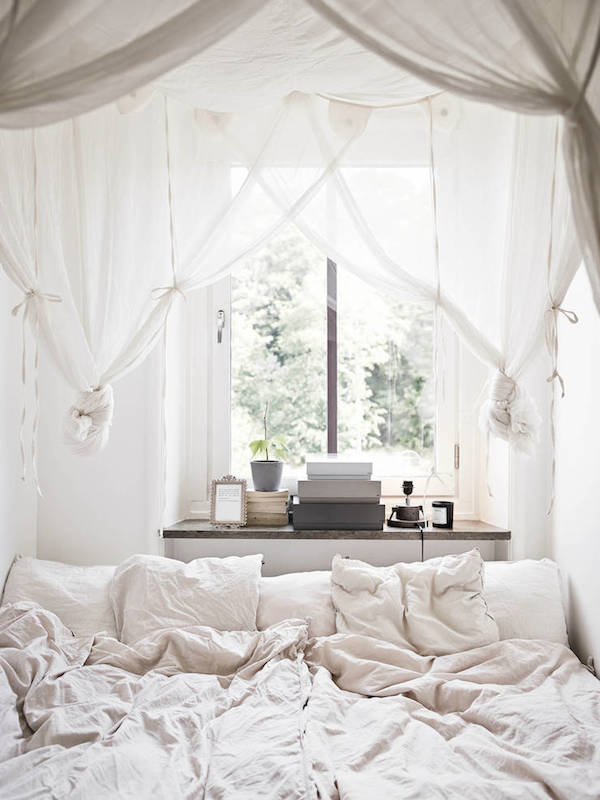 white sheets, cozy bed, cozy sheets, white bedroom