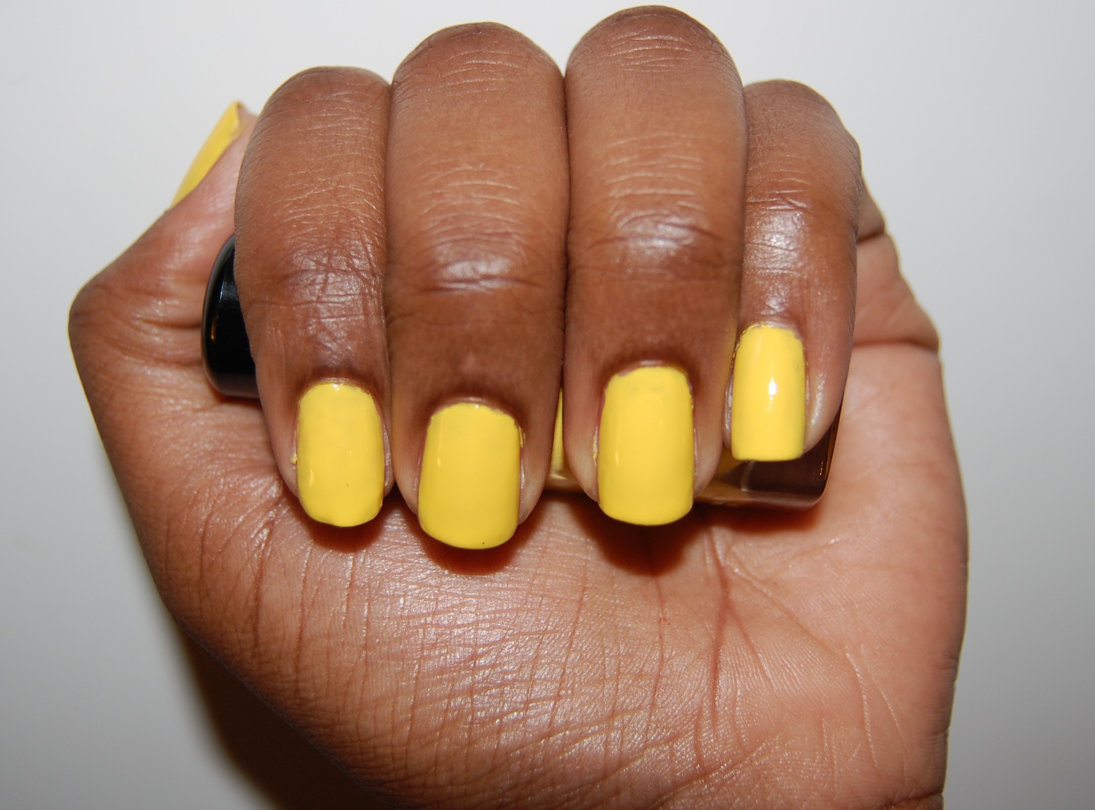 Желтые ногти на больших