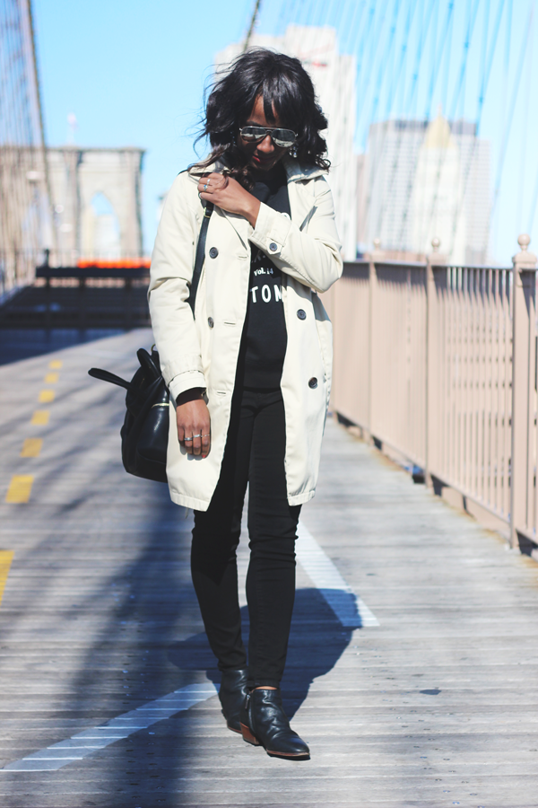 trench coat, all black outfit, brooklyn bridge outfits, sightseeing outfit, black ankle boots, sam edelman petty boots, fall capsule wardrobe outfit
